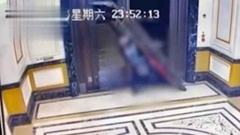 Pria Hendak Berangkat Tugas Malam Tewas Kejatuhan Pintu Besi Wanda Mansion di Kota Yantai, Shandong, Tiongkok