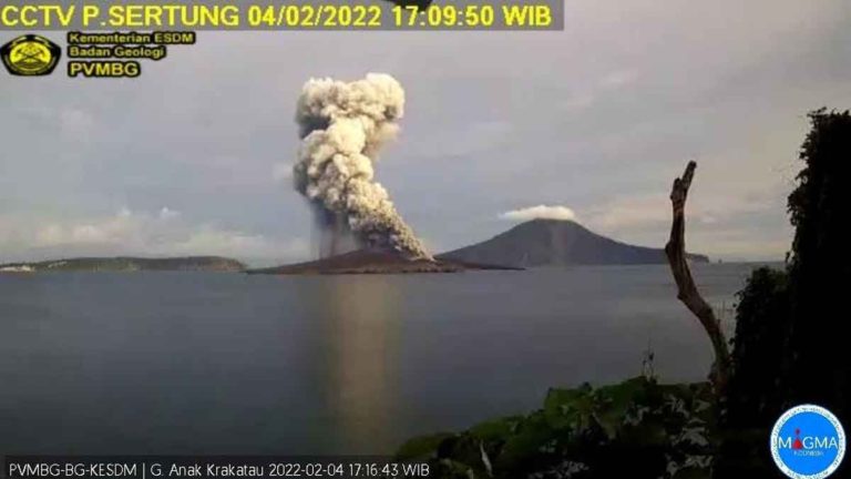 Gunungapi Anak Krakatau Erupsi 9 Kali, Masyarakat Diharapkan Tidak Berada di Radius 2 KM