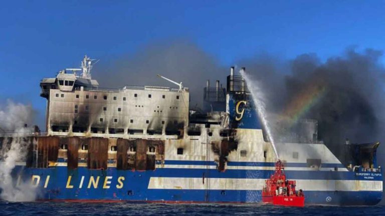 Kapal Feri Terbakar di Laut Mediterania,  Membawa 292 Orang, 1 Orang Selamat dan 11 Orang Hilang
