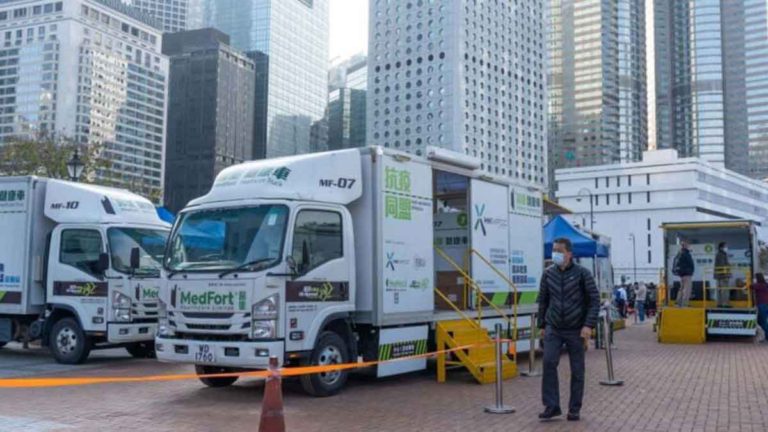 Kasus Baru COVID-19 di Hong Kong Meledak Berlipat Ganda, Masyarakat Berebut Membeli Kebutuhan Pokok Berjaga-jaga dari Blokade Lokal