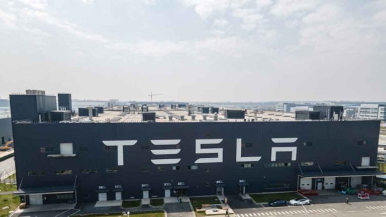 Pakar :  Beijing Akhirnya Akan Mematikan Tesla di Tiongkok Demi Mendukung Produsen Kendaraan Listrik Lokal