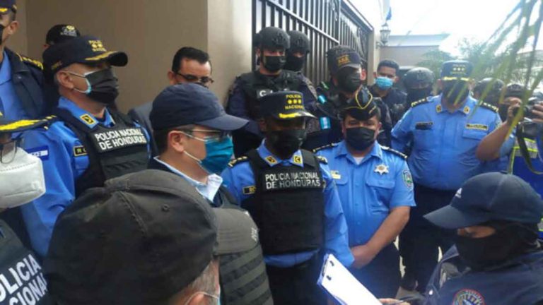Mantan Presiden Honduras Diadili karena Kejahatan Perdagangan Narkoba dan Senjata