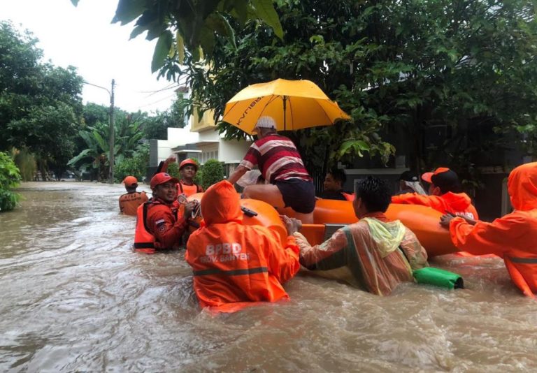 Banjir Menerjang Kota Serang, 3 Orang Tewas dan 2 Lainnya Hilang Hingga 2.000 Lebih Rumah Terdampak