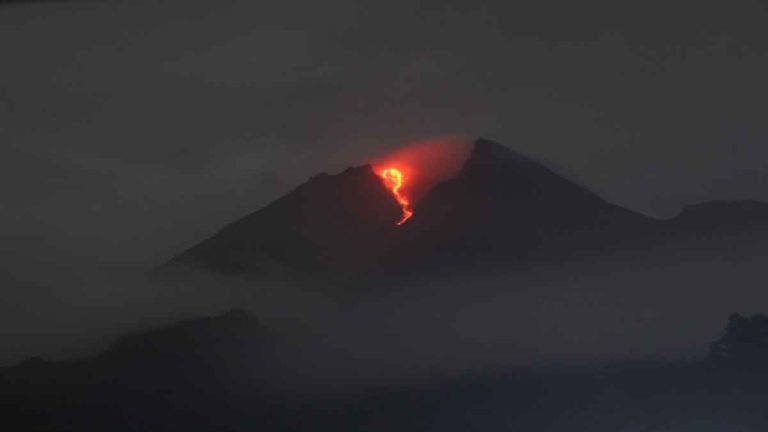 Gunung Merapi Tetap Berstatus “SIAGA”, Waspada Potensi Bahaya Guguran Lava dan Awan Panas
