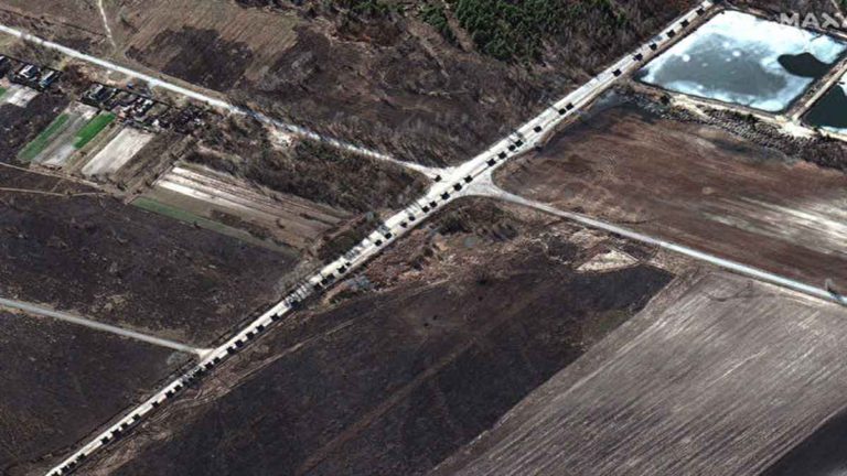 Mengapa Konvoi Militer Rusia Sepanjang 64 KM  Berhenti Melaju di Dekat Ibukota Kyiv ?