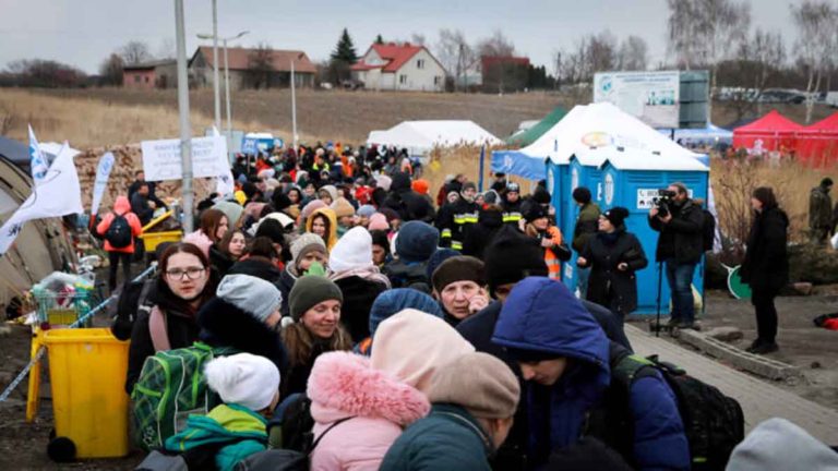 Wawancara di Perbatasan  Polandia dan Ukraina : Relawan dari Berbagai Negara Membantu Pengungsi Ukraina