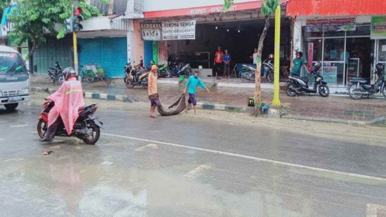 Banjir yang Melanda 20 Desa dan 16.000 Warga Terdampak di Pamekasan Berangsur-angsur Surut