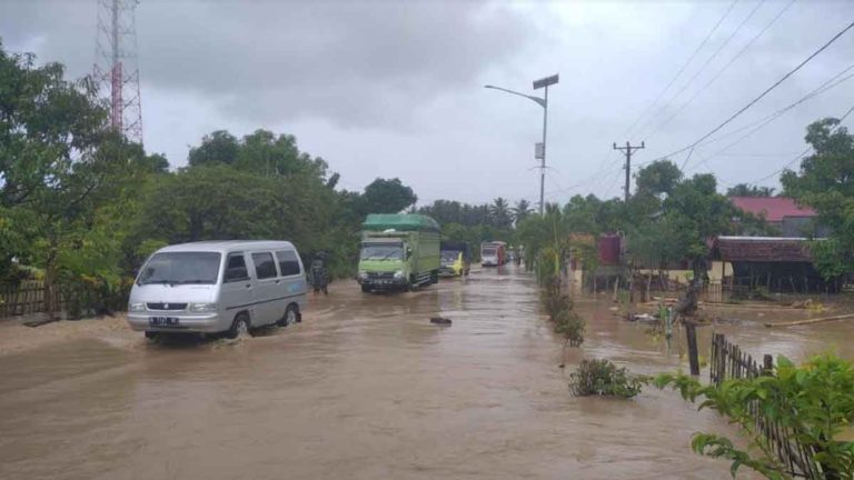 Jalur Trans Sulawesi Lumpuh Akibat Banjir Melanda Bolaang Mongondow Utara