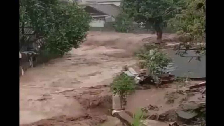 Banjir Bandang Melanda Ciwidey, Satu Jembatan Rusak Berat dan Sejumlah Rumah Terdampak