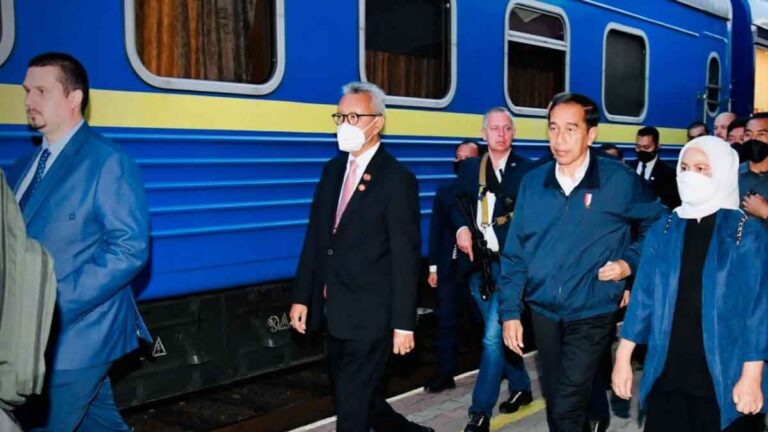 Kurang Lebih 12 Jam dari Polandia, Jokowi Berangkat dengan Kereta ke Kiev