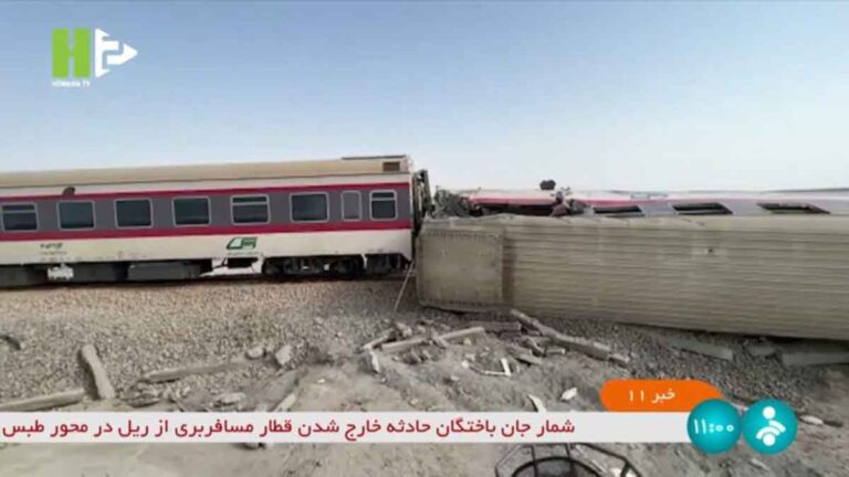 17 Tewas dan 37 Terluka Saat Kereta Api Iran yang Membawa 348 Penumpang Menabrak Ekskavator dan Tergelincir