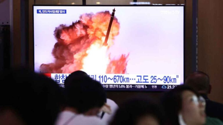 Korea Utara Tembakkan Misil ke Arah Laut , Korea Selatan Perkuat Kewaspadaan