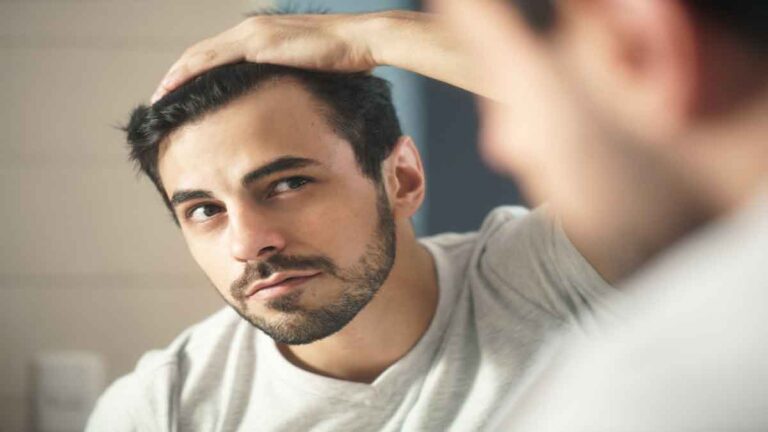 6 Penyebab Umum Rambut Rontok