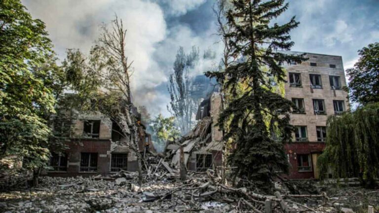 Luhansk di Ukraina Timur Berhasil Diduduki, Kota Perbatasan Rusia Diserang