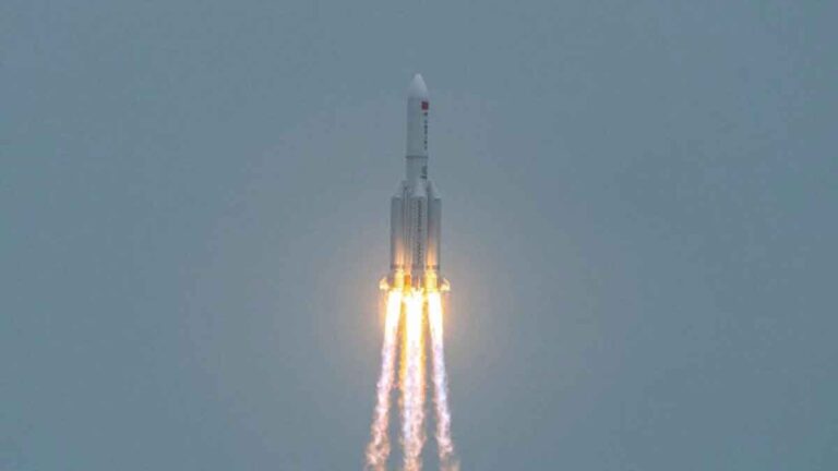 Puing Roket Long March-5 Seberat 25 Ton Mendarat di Bumi, NASA Mengkritik Beijing Karena Tidak Bertanggung Jawab