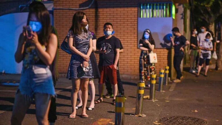 Tes Massal COVID-19 Digelar di Beberapa Distrik di Shanghai, West China Medical Center, Sichuan University  Tangguhkan Klinik Rawat Jalan