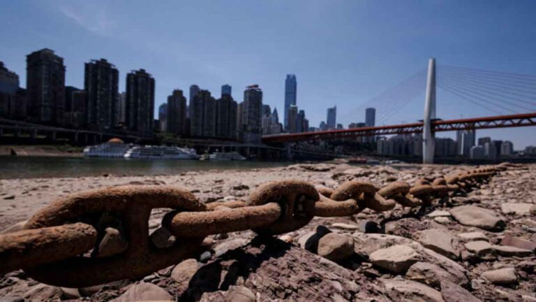 Tiongkok Selatan Alami Cuaca Panas yang Parah, Suhu Tinggi Terus Berlanjut, Air Sungai Kering