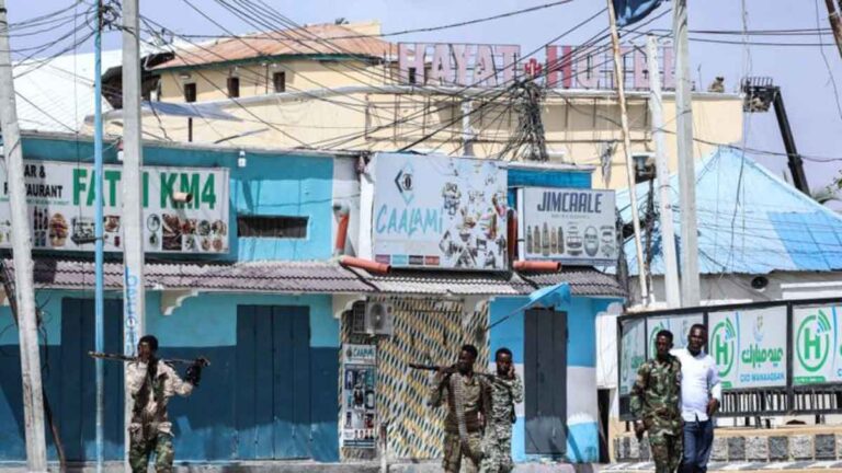 Setidaknya 13 Orang Tewas dalam Penyanderaan di Hotel Somalia Selama 30 Jam