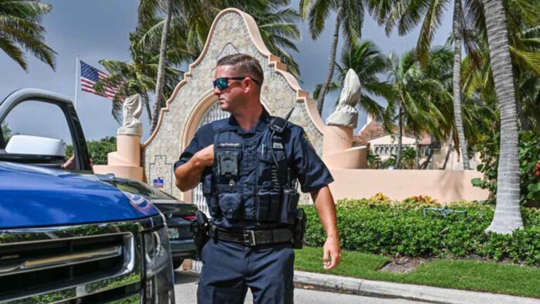 FBI Menggerebek Resort Trump di Mar-a-Lago di Florida