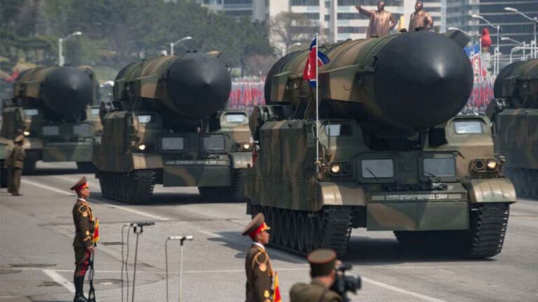 Laporan Intelijen Terbaru : Rusia Membeli Rudal Roket dari Korea Utara