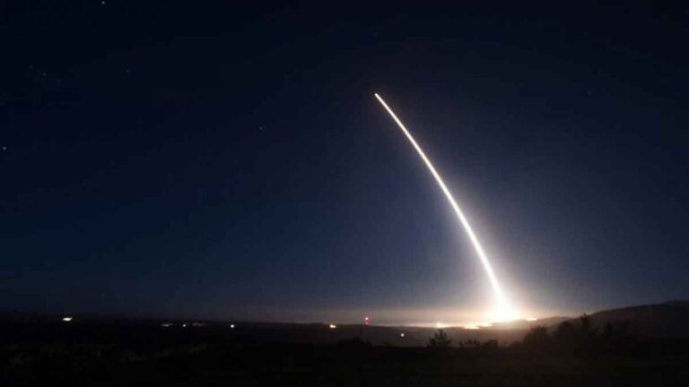 Kabari Rusia, AS Tembakkan Rudal Balistik Antar Benua ICBM Minuteman III
