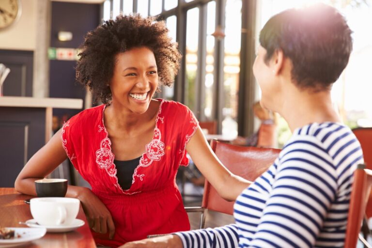6 Tips Praktis untuk Memulai Percakapan yang Bermakna dengan Seseorang
