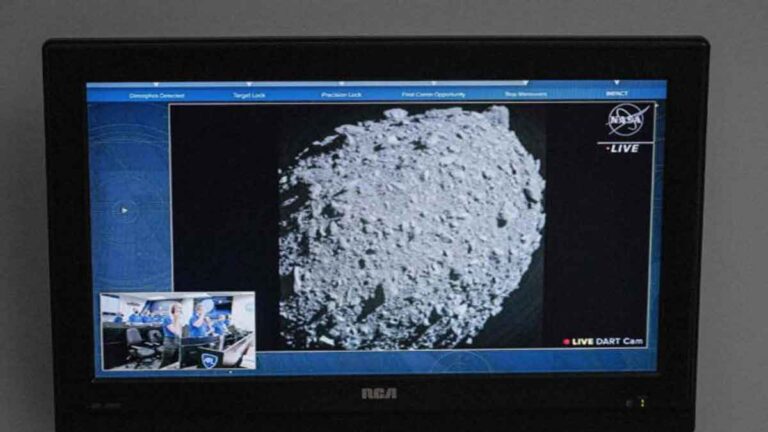 Uji Coba Perlindungan Bumi! Pesawat Ruang Angkasa NASA DART Menabrak Asteroid