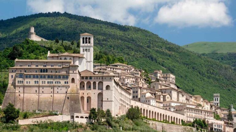 Tempat Bertemunya Keindahan dan Mistisisme: Basilika Santo Fransiskus dari Assisi