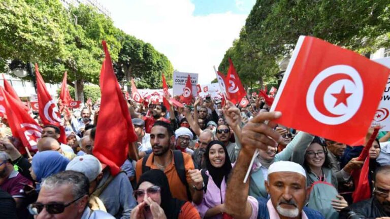 Ribuan Orang di Tunisia Turun ke Jalan Saat Krisis Ekonomi Memicu Ketidakpuasan