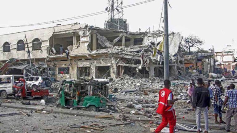 100 Orang Tewas dan 300 Terluka Akibat Rentetan Dua Bom Mobil di Ibu Kota Somalia