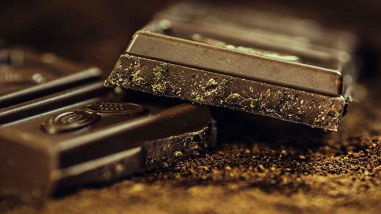 Pakar Mengajarkan Cara Makan Cokelat yang Benar