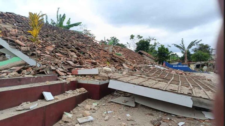 Gempa Kuat Mengguncang Jakarta, Bandung, Bogor Hingga Sukabumi, 2 Orang Meninggal Dunia di Cianjur