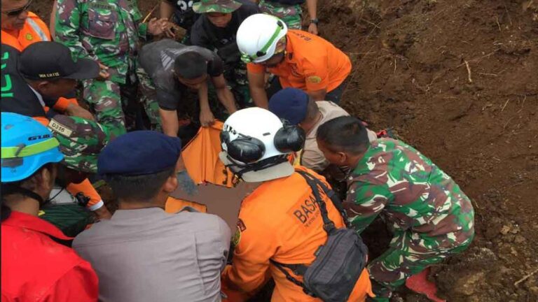 Tim SAR Terus Berupaya Melakukan Pencarian Ratusan Korban Gempa Cianjur