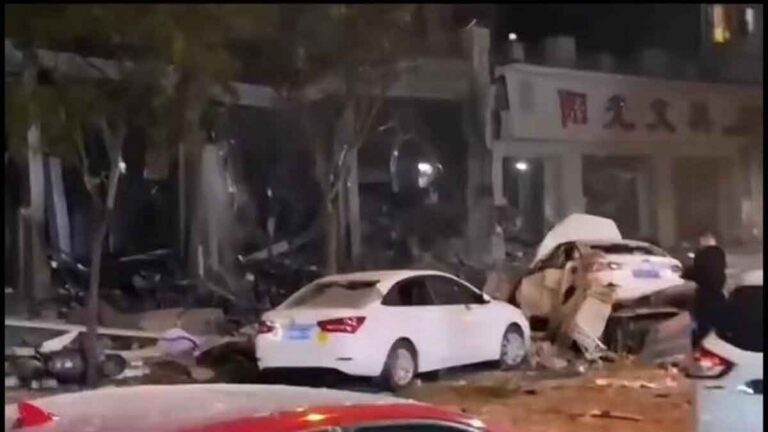 Ledakan Restoran di Ganzhou, Tiongkok :  Mobil Meledak dan Menimbulkan Korban Jiwa