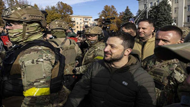 Zelensky Tiba untuk Merayakan Keberhasilan Pasukan Ukraina Merebut Kembali Kherson