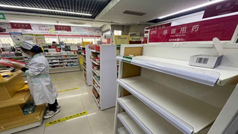 Obat Penurun Demam di Tiongkok Habis Terjual, Koridor Rumah Sakit Jadi Tempat Parkir Jenazah