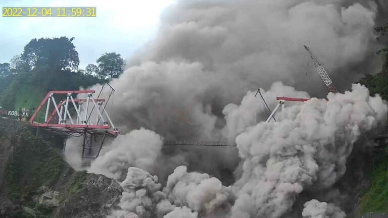 Klarifikasi BNPB : Letusan Gunung Semeru Tidak Sebabkan Tsunami
