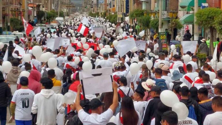 Kerusuhan Berdarah Pecah di Peru, 18 Tewas dan  2 Menteri Mundur Hingga Ribuan Turis Terjebak