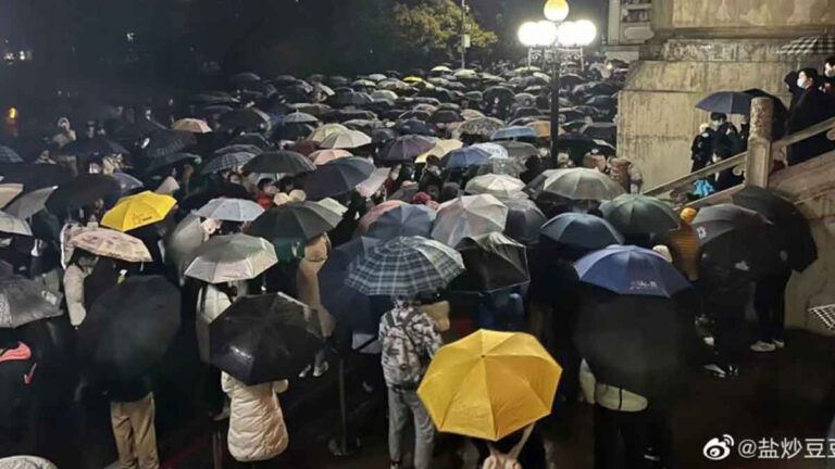 Protes Massal Meletus di Wuhan, Mahasiswa Tuntut Kebebasan untuk Pulang ke Kampung Halaman