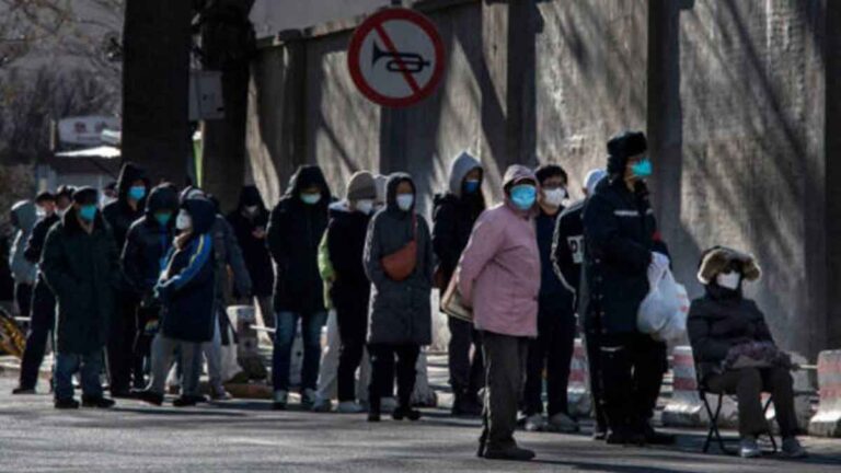 Lebih dari 700 Orang Terinfeksi dalam Sehari di Rumah Sakit Beijing, Hingga Pensiunan Nakes Diminta Kembali Bekerja,  Pakar: Badai Datang Terlalu Cepat