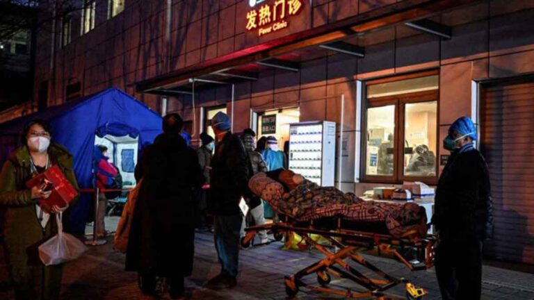 Pungli Saat COVID-19 Mengamuk di Tiongkok : Tarif Sewa Ranjang Rumah Sakit Tembus Rp 22 Juta per Malam, Kremasi Tanpa Antre Rp 78 Juta