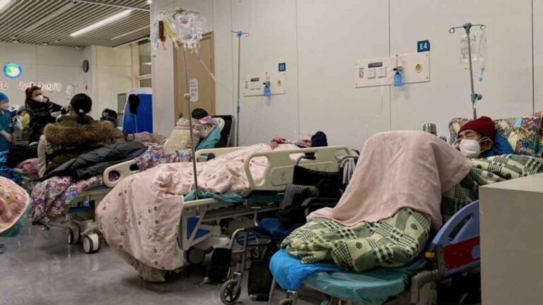 Dokter di Tiongkok : “Satu Demi Satu Pasien Meninggal, Dokter Ambruk, Inilah Situasi Sekarang”