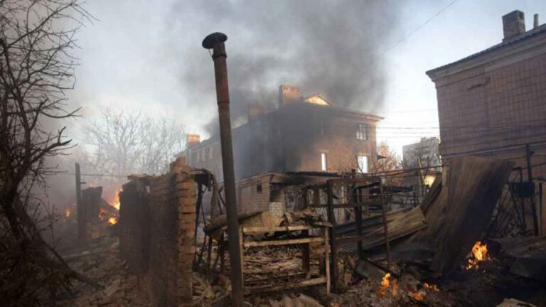 Bakhmut di Ukraina Timur Hancur Lebur oleh Serangan Gencar Peluru Artileri Rusia