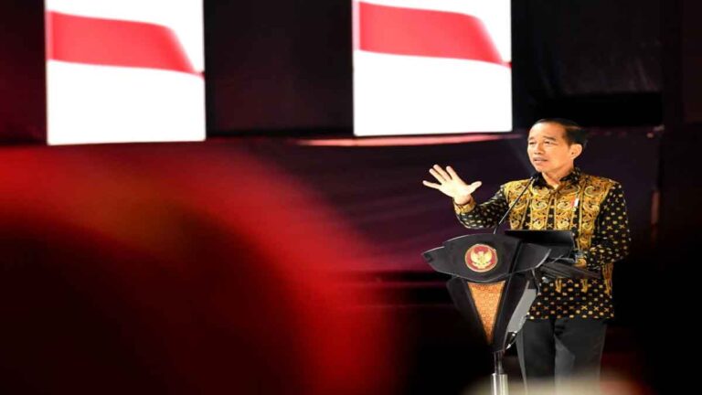 Investasi Sebagai Kunci Pembangunan Nasional, Jokowi : Jangan Lagi yang Namanya  Izin Masih Berbulan-bulan