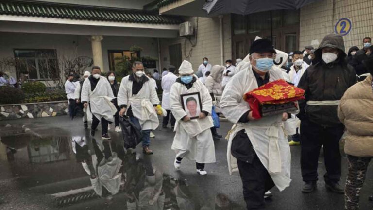 Berapa Banyak Kematian Akibat COVID-19 di Tiongkok ? Hilangnya Data Kremasi Menarik Perhatian