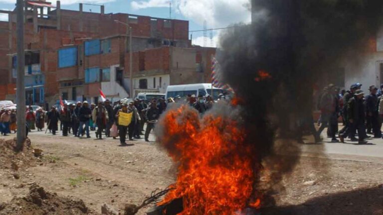 Lebih dari 40 Orang Tewas dalam Bentrokan Kekerasan Terburuk di Peru Selama 20 Tahun