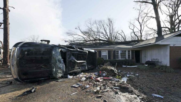 Lebih dari 30 Tornado Menghantam AS Bagian Selatan, Menewaskan 9 Orang