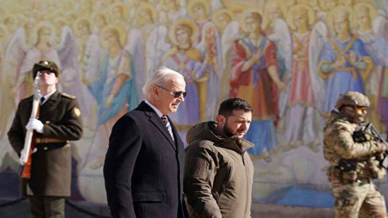 <strong>Biden Kunjungan Mendadak ke Kiev dan Menjanjikan Bantuan Militer Putaran Baru untuk Ukraina</strong>