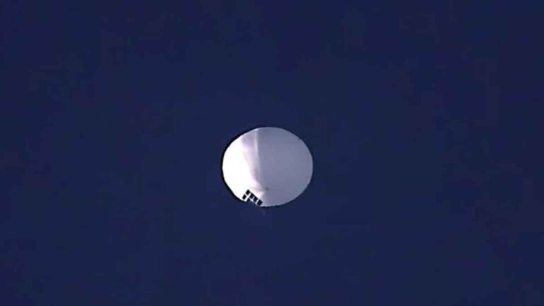 Citra Satelit Baru Menunjukkan Balon Mata-Mata Tiongkok Terbang di Langit Asia
