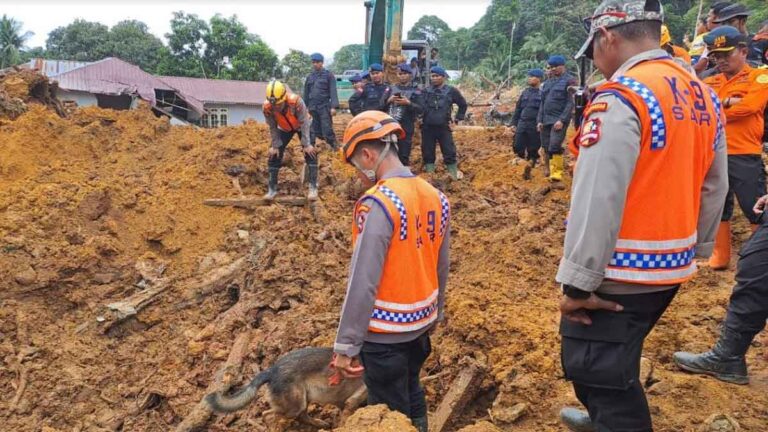 <strong>Operasi SAR Longsor di Serasan, Natuna Ditutup, 50 Korban Ditemukan dan 4 orang Dinyatakan Hilang</strong>